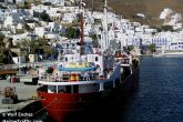 Το πλοίο με την παλιά του ονομασία, δεμένο σε λιμάνι κυκλαδίτικου νησιού (Wolf Endres Marine Traffic.com)
